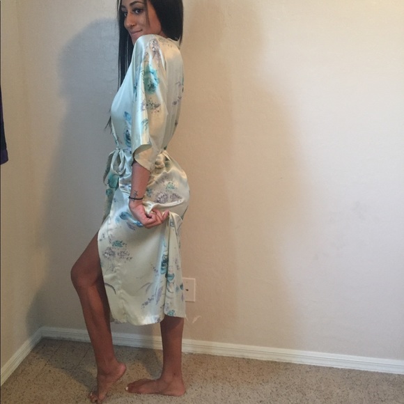 Kimono like cover up. - Picture 4 of 8